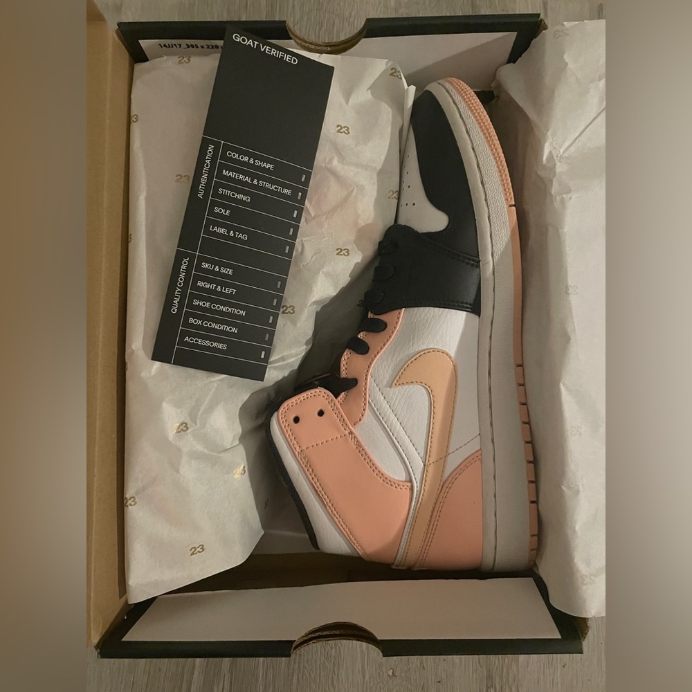 JORDAN 1 MID CRIMSON TINT. MENS 8.5. LIKE NEW. BARELY WORN. GOAT VERIFIED